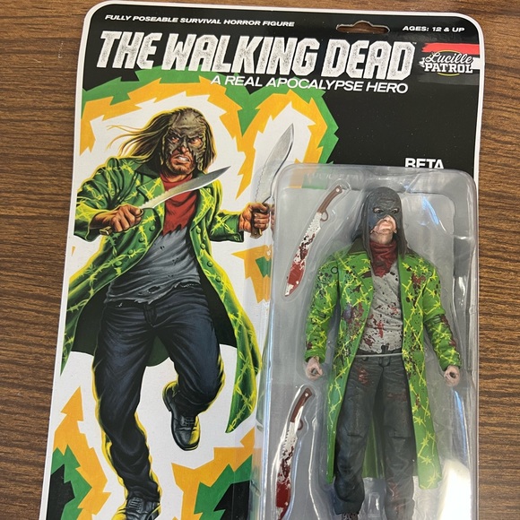 2017 The Walking Dead A Real Apocalypse Hero Alpha Lucille Patrol - Picture 1 of 3